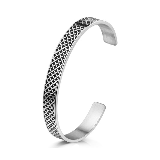 Offener Silberarmreif mit geometrischem Mesh-Muster in Schwarz, massives Edelmetall mit präziser Oberflächenstruktur