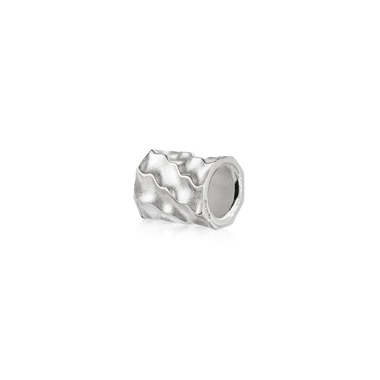 Silberner Bead-Anhänger Reed mit wellenförmiger Oberflächenstruktur, handgefertigt aus 925er Sterlingsilber