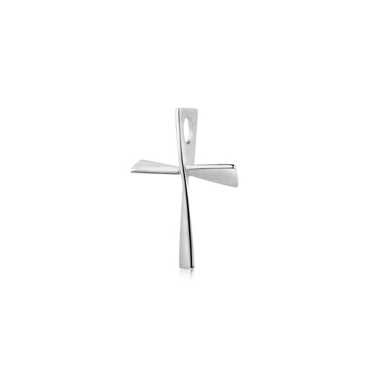 Kreuz-Anhänger Twist aus poliertem Silber mit gedrehter Form und ovaler Öse, auf weißem Hintergrund