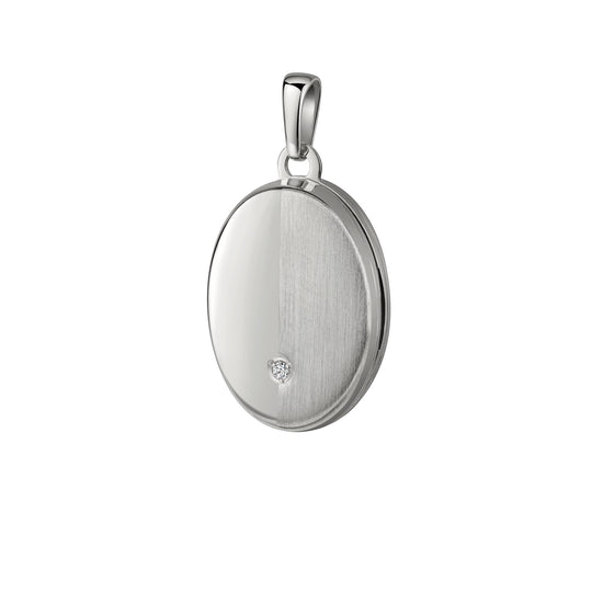 Ovales Silbermedaillon mit mattem Finish und eingesetztem Zirkonia in Herzform, polierte Öse zum Öffnen