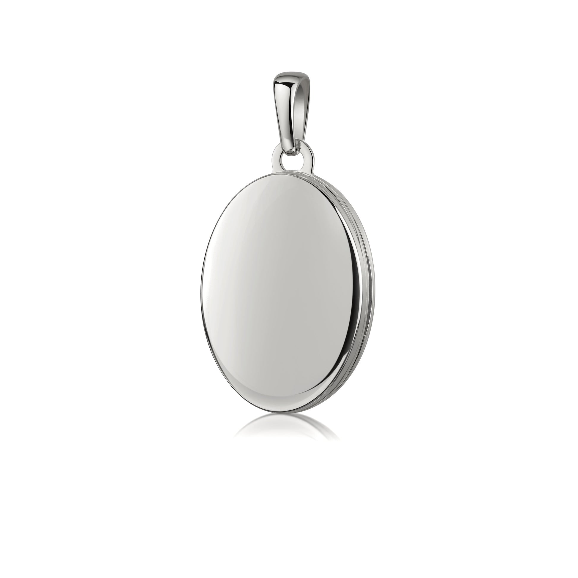 Ovales Silber-Medaillon mit glänzend polierter Oberfläche und feinem Rand, an zierlicher Öse hängend